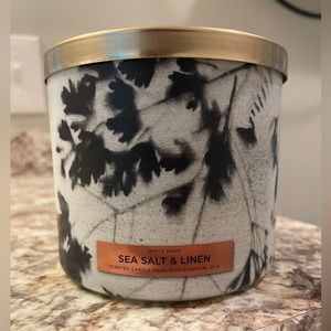 White Barn Sea Salt & Linen 3-wick candle